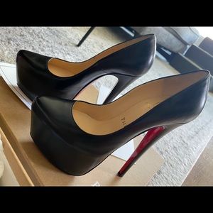 AUTHENTIC Christian Louboutin Daffodile Size 35.5